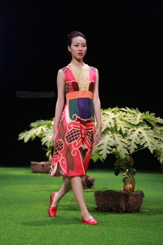 cam hung may tre dan oanh tac tuan le thoi trang viet nam