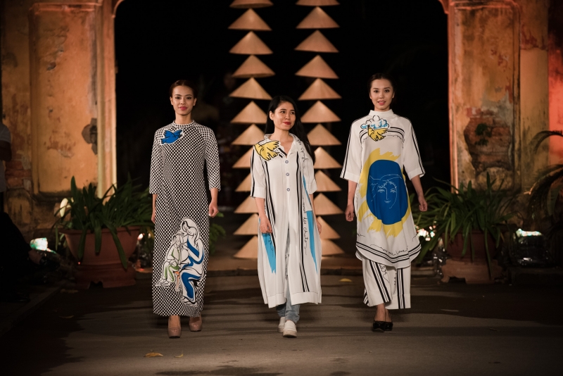 man nhan ngam tinh hoa ao dai viet