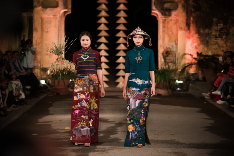 man nhan ngam tinh hoa ao dai viet