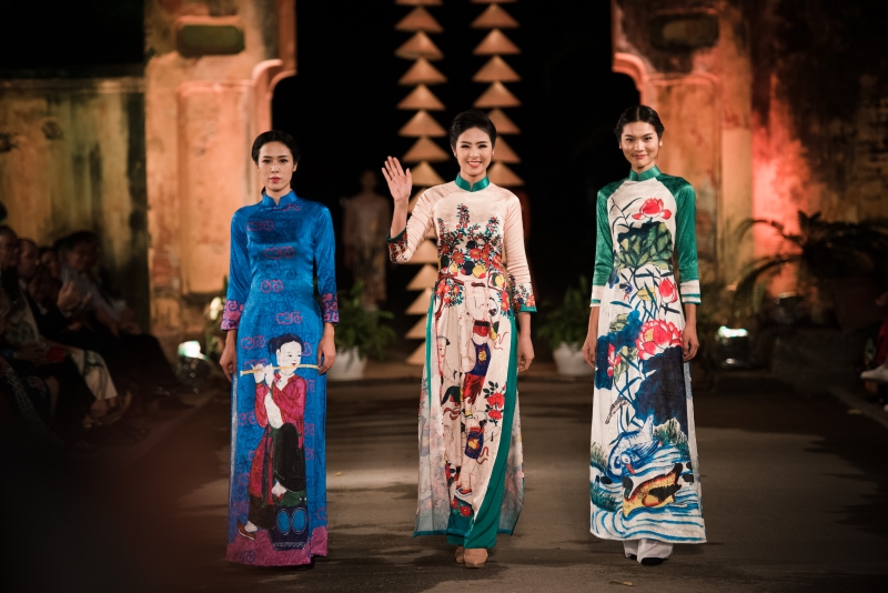 man nhan ngam tinh hoa ao dai viet