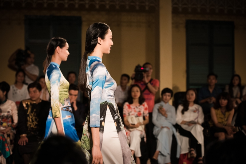 man nhan ngam tinh hoa ao dai viet