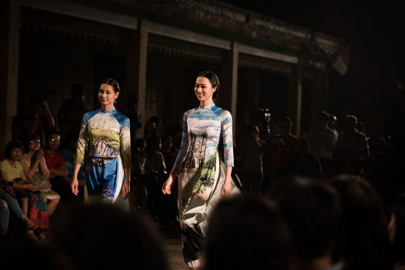 man nhan ngam tinh hoa ao dai viet