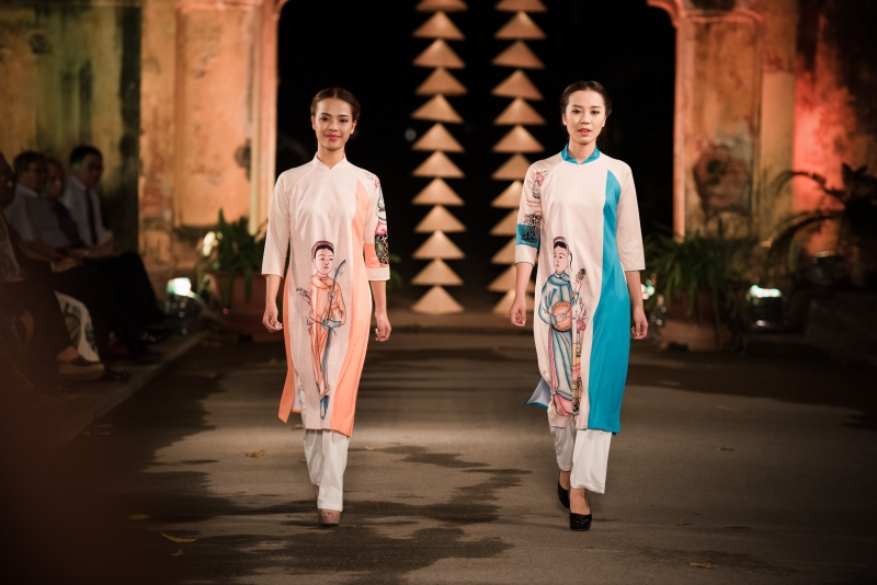 man nhan ngam tinh hoa ao dai viet