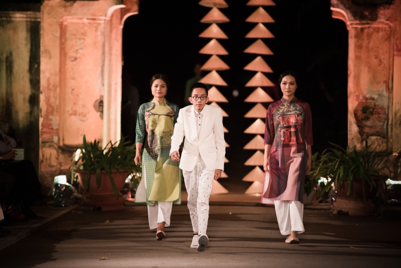 man nhan ngam tinh hoa ao dai viet