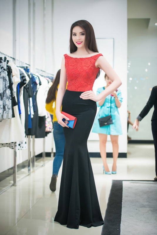 Chiêm ngưỡng loạt hàng hiệu khủng của Hoa hậu Kỳ Duyên chiem nguong loat hang hieu khung cua hoa hau ky duyen