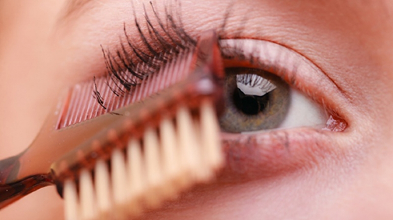 9 sai lam khi su dung mascara de lam hong mi mat