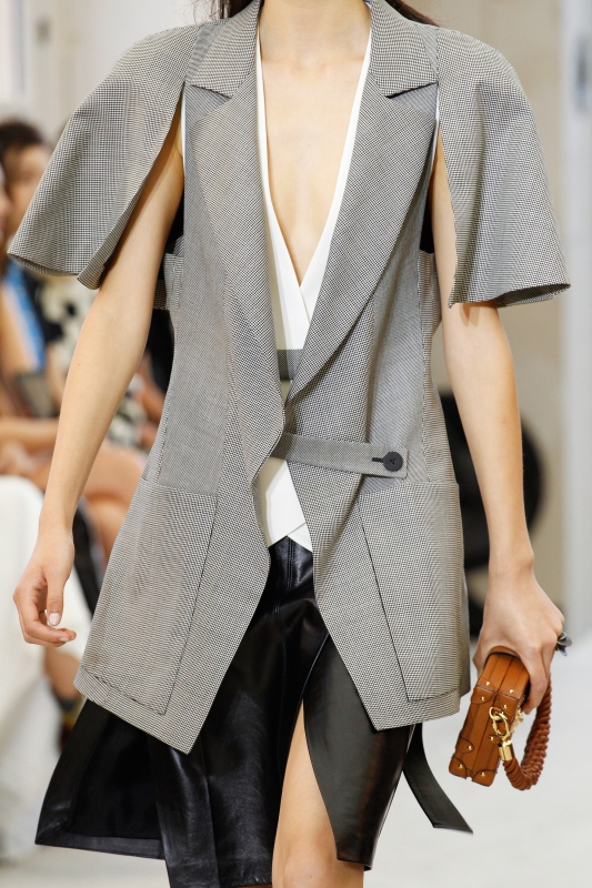 louis vuitton khien tin do thoi trang phat them vi phu kien sanh chanh