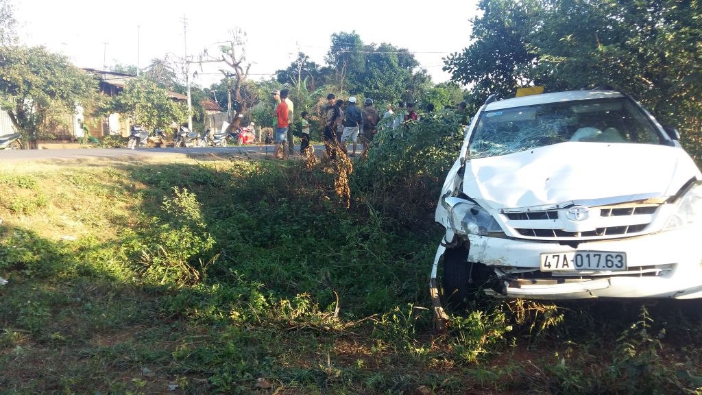 dak lak taxi tong xe may 3 nguoi thuong vong