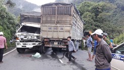 Xe tải lao xuống vực sau khi va chạm trên đèo Bảo Lộc