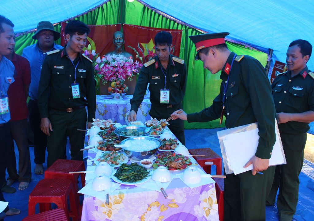 am ap tinh quan dan trong ngay hoi goi banh chung xanh vi nguoi ngheo
