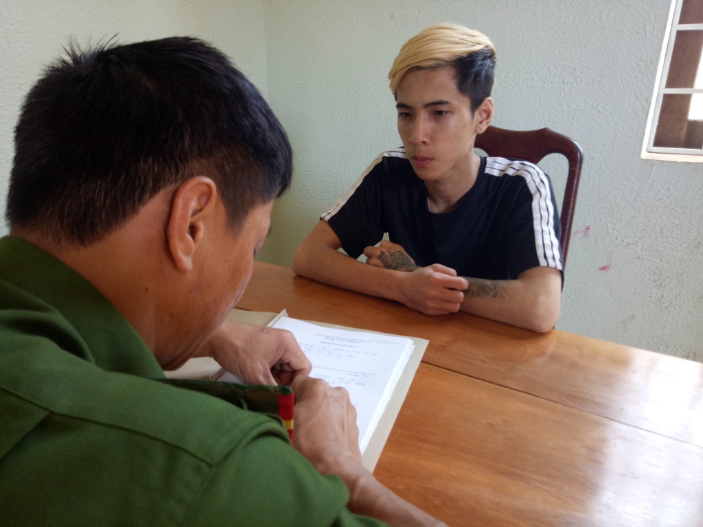 thieu nien 16 tuoi mang rua di tra thu bi dam tu vong