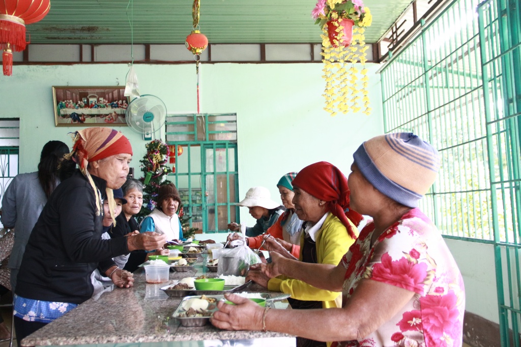 ngay moi o lang phong cui ea na