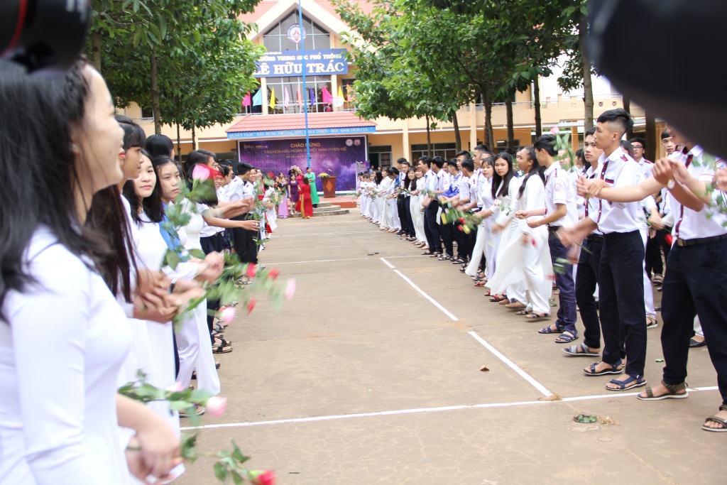 tan hoa hau hoan vu viet nam 2017 bat ngo duoc tang xe may cay