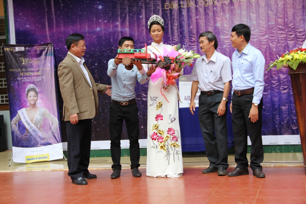 tan hoa hau hoan vu viet nam 2017 bat ngo duoc tang xe may cay