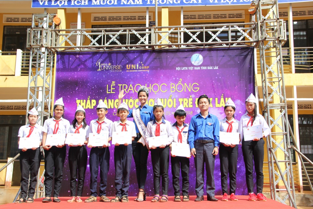 tan hoa hau hoan vu viet nam 2017 bat ngo duoc tang xe may cay