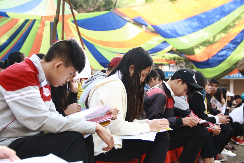 dak lak soi dong chuong trinh dua truong hoc den thi sinh 2018