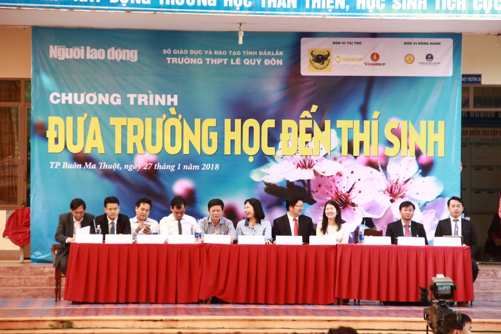 dak lak soi dong chuong trinh dua truong hoc den thi sinh 2018
