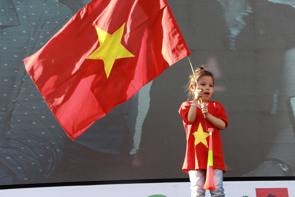 dak lak co dong vien bat nhac lon nhay giua trung tam khien giao thong bi can tro