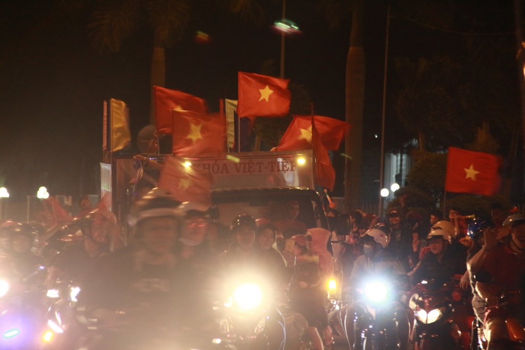 dak lak co dong vien bat nhac lon nhay giua trung tam khien giao thong bi can tro