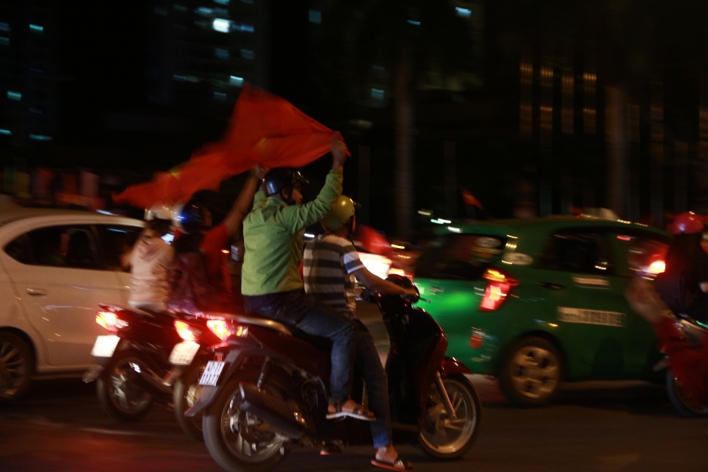 dak lak co dong vien bat nhac lon nhay giua trung tam khien giao thong bi can tro