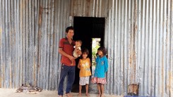 Thăm ngôi làng chỉ có hai người biết chữ, đói ăn quanh năm ngay gần trung tâm huyện