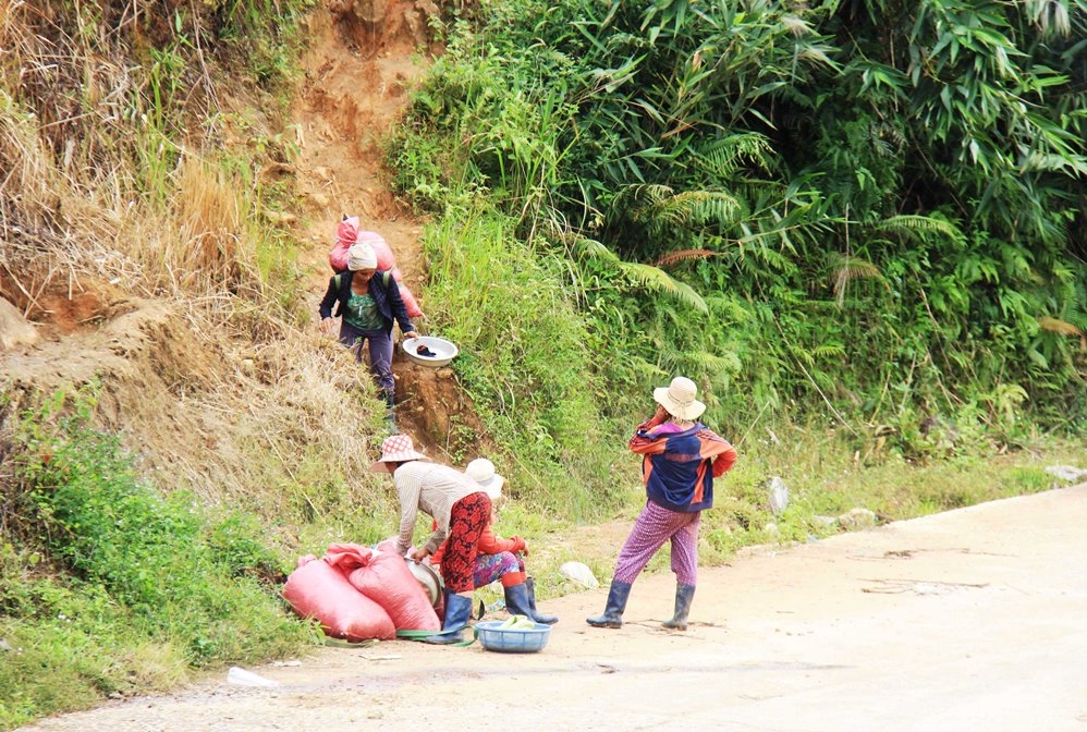nhoc nhan muu sinh duoi chan nui ngoc linh nhung ngay can tet