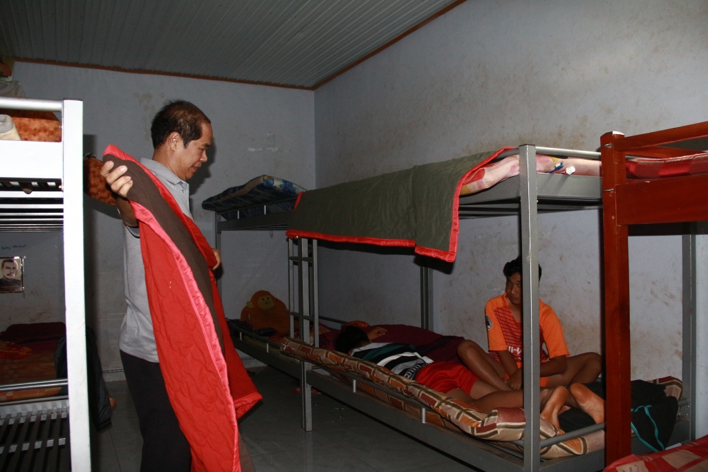 gia dinh hanh phuc cua nguoi cha 56 tuoi cung 93 nguoi con