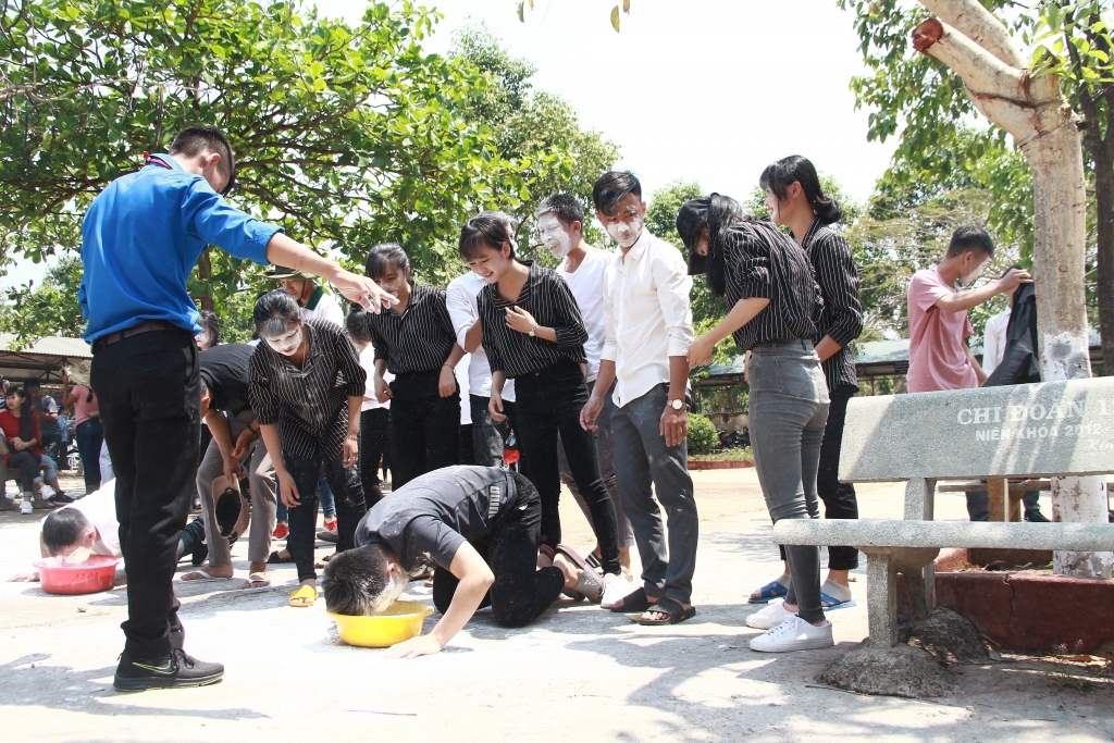 hoc sinh hao hung tham gia bat ca mo luon nhan dip 87 nam thanh lap doan