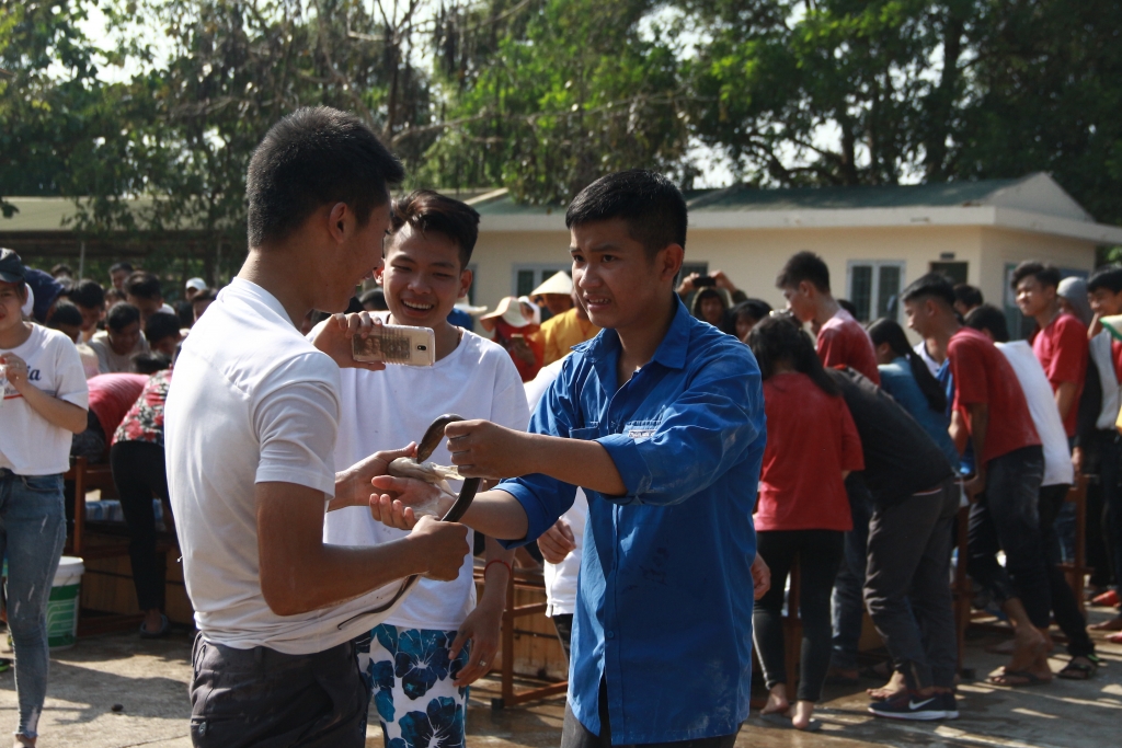 hoc sinh hao hung tham gia bat ca mo luon nhan dip 87 nam thanh lap doan