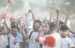 Học sinh hào hứng tham gia 'bắt cá, mò lươn' nhân dịp 87 năm thành lập Đoàn