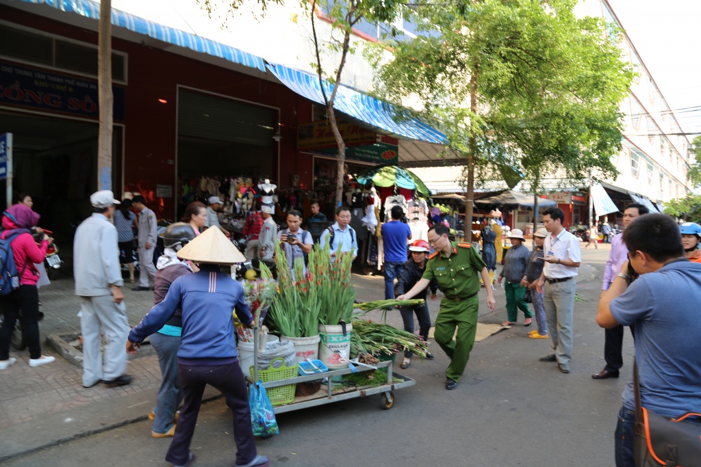 dak lak pho chu tich ra quan dep via he dan chong doi quyet liet
