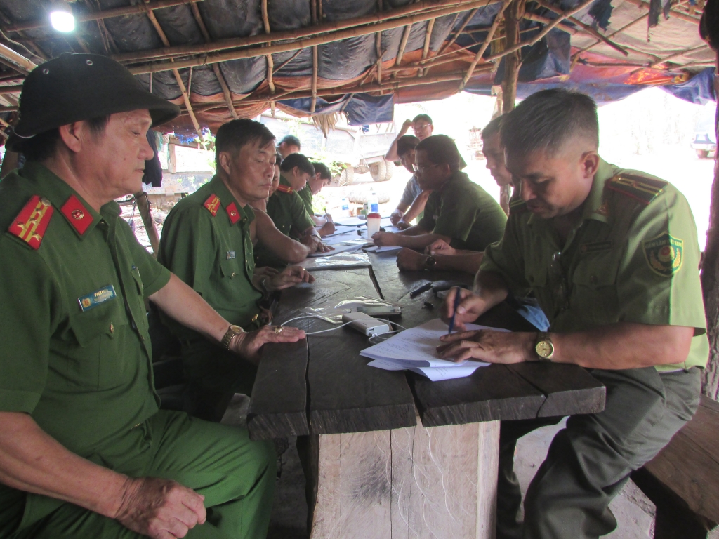 vu bat go cuc lon kham xet khan cap nha cua ong trum phuong rau