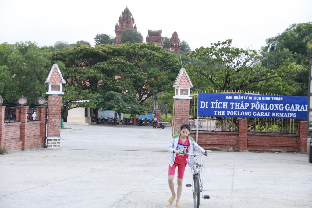 den ninh thuan khong the khong ghe thap cham poklong garai