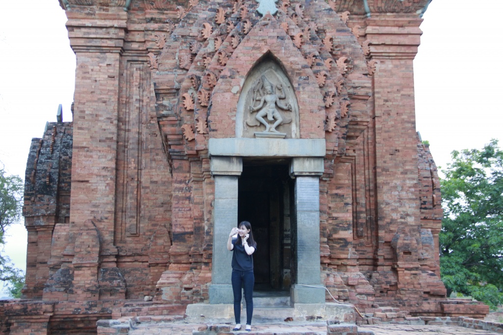 den ninh thuan khong the khong ghe thap cham poklong garai