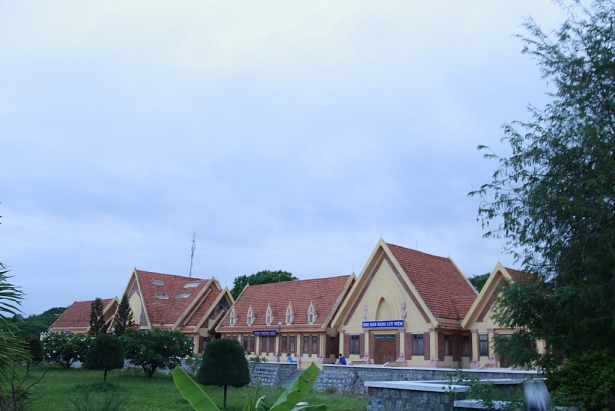 den ninh thuan khong the khong ghe thap cham poklong garai