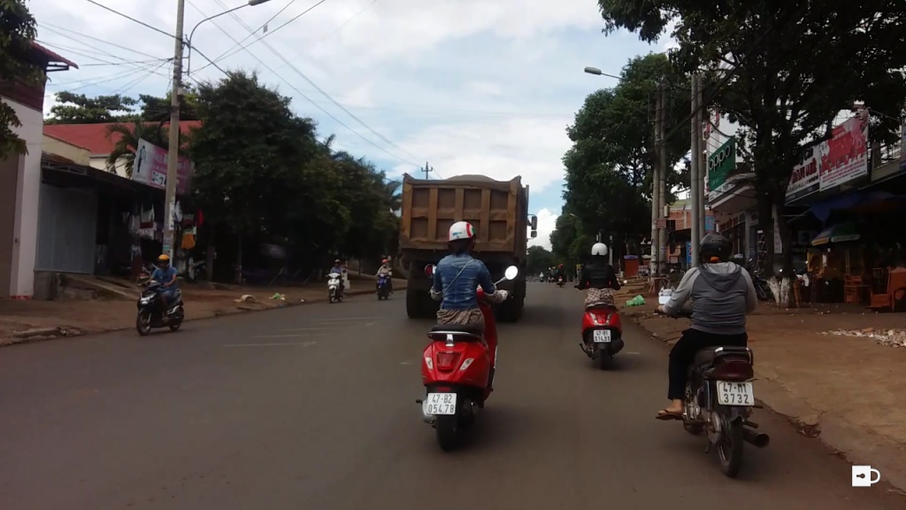 thay thanh tra khong co phuong tien truy duoi xe tai ro ga bo chay