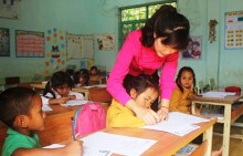 Nhiều giáo viên vẫn chưa được nhận lương sau khi bị chấm dứt hợp đồng