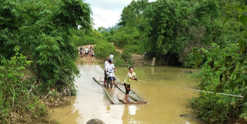 chum anh noi nguoi dan danh cuoc mang song voi cau khi cap treo be tam bo