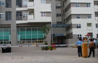 quang ninh roi tu tang 5 nha nghi xuong dat be trai 3 tuoi bi chan thuong so nao