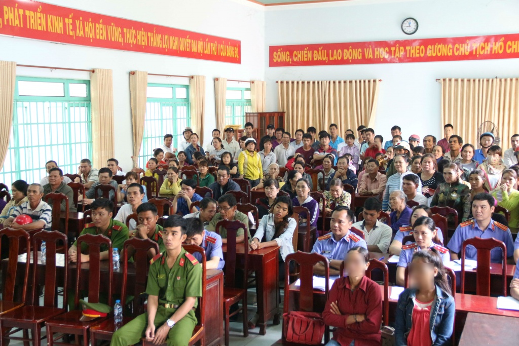 nuoc mat nguoi vo tai phien xu chong xam hai con gai minh