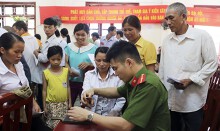 500.000 đồng để làm chứng minh 'siêu tốc': Tạm đình chỉ một Thiếu tá công an