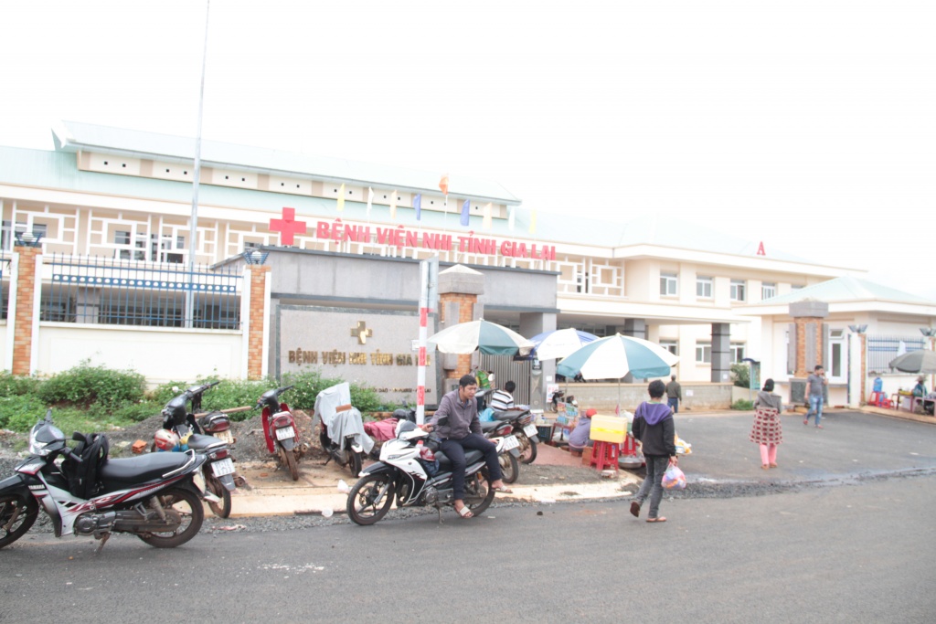 con tu vong sau khi nghe bac si noi bi tao bon nguoi nha to benh vien tac trach