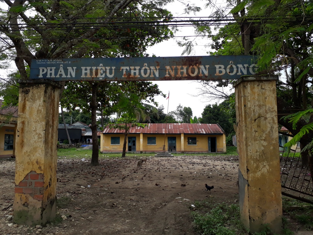 gia lai hang tram phong hoc bi bo hoang o tinh ngheo