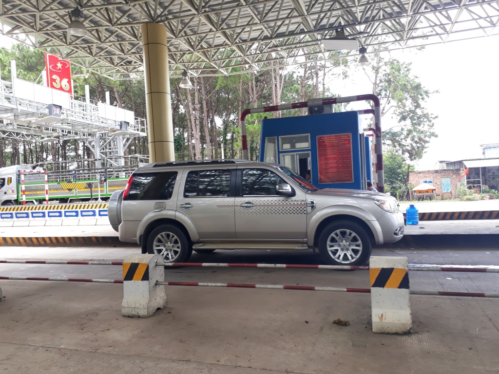 dan phan ung huyen nhieu lan de nghi chu dau tu bot moi tam thoi giam phi
