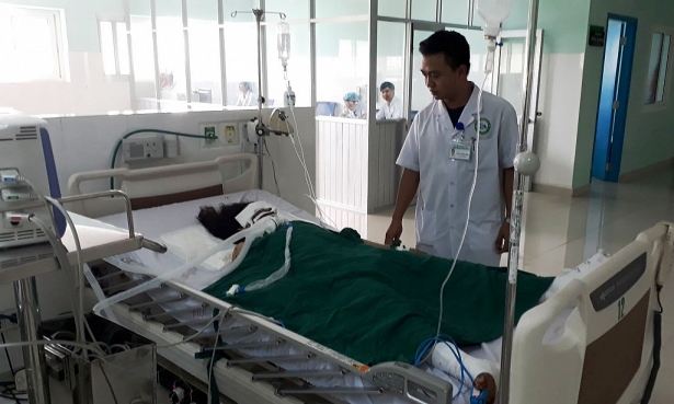 co giao dang soan giao an bi chong cu om min tu che lao roi kich no