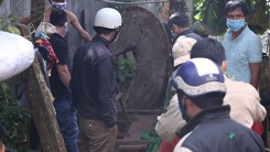 Bơm nước lên sử dụng, tá hỏa phát hiện thi thể người dưới giếng