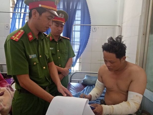 bi chia tay nguoi dan ong cham lua dot nha khien 4 nguoi thuong vong