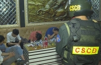hang chuc co gai phe ma tuy trong quan karaoke