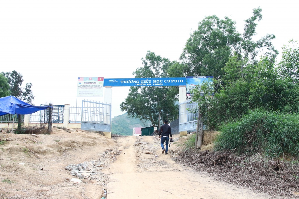 hang loat nu sinh o dak lak bong dung mac benh la