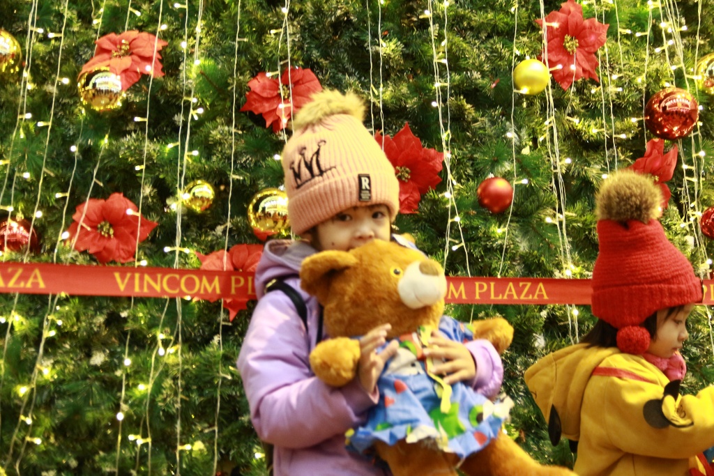 dak lak cac em nho mac quan ao am hao huc xuong pho don noel som
